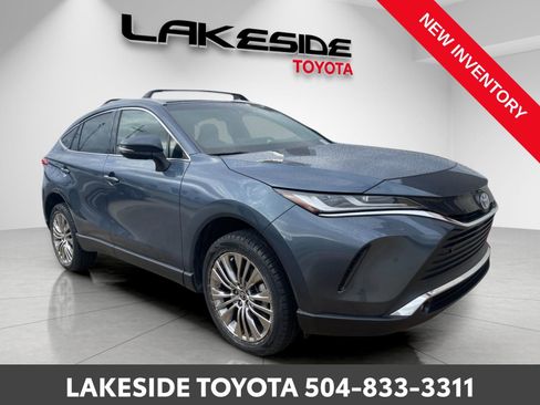 Certified 2023 Toyota Venza XLE image 9