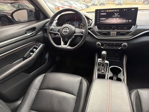 Used 2023 Nissan Altima 2.5 SR w/ SR Premium Package image 21