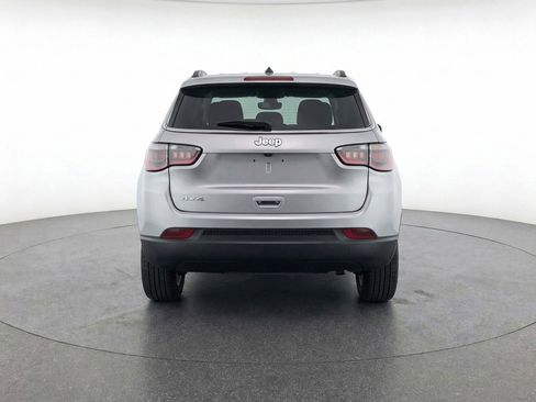 Used 2025 Jeep Compass Latitude image 7