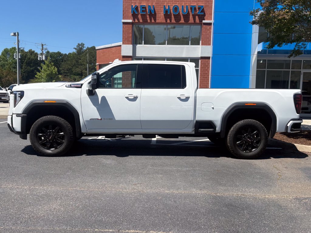 Used 2025 GMC Sierra 2500 AT4 AWD/4WD image 2