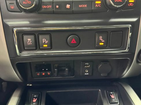 Used 2017 Nissan Titan SV RWD image 30