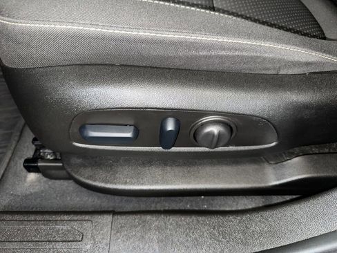 Certified 2023 GMC Acadia SLE w/ Driver Convenience Package image 3