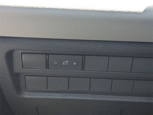 New 2025 Mitsubishi Outlander SE image 24