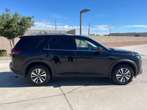 Used 2025 Nissan Pathfinder SL w/ Cargo Package FWD image 8