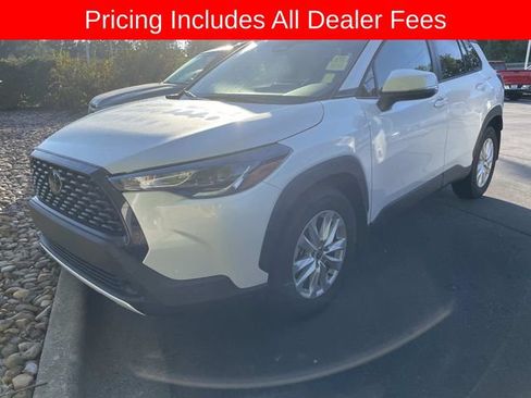 Used 2024 Toyota Corolla Cross LE FWD image 1