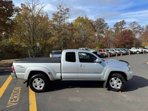 Used 2011 Toyota Tacoma 4x4 Access Cab V6 w/ TRD Sport Pkg image 30
