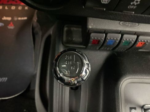 Used 2016 Jeep Wrangler Sahara AWD/4WD image 18