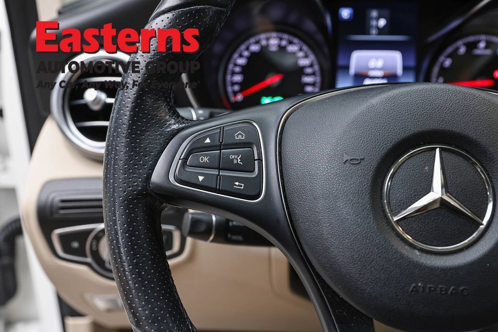 Used 2019 Mercedes-Benz GLC 300 4MATIC image 15