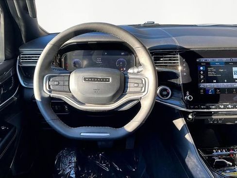 Used 2022 Jeep Wagoneer Series III image 8