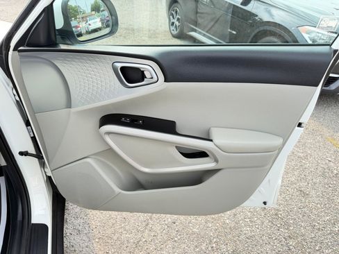 Used 2022 Kia Soul LX w/ Technology Package FWD image 43