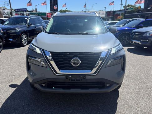 Used 2021 Nissan Rogue SL image 2