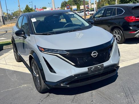 Used 2024 Nissan Ariya AWD image 7