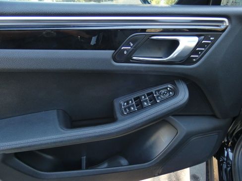 Used 2018 Porsche Macan Sport Edition image 72