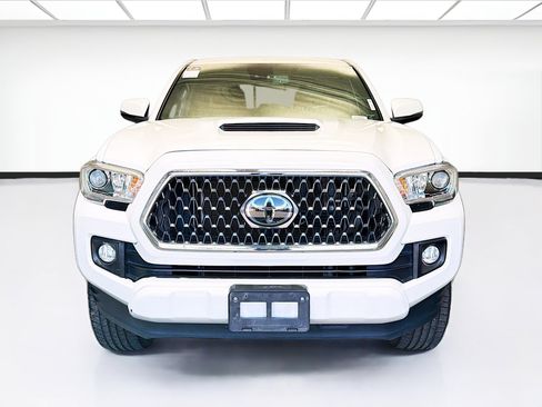 Used 2019 Toyota Tacoma TRD Sport AWD/4WD image 2