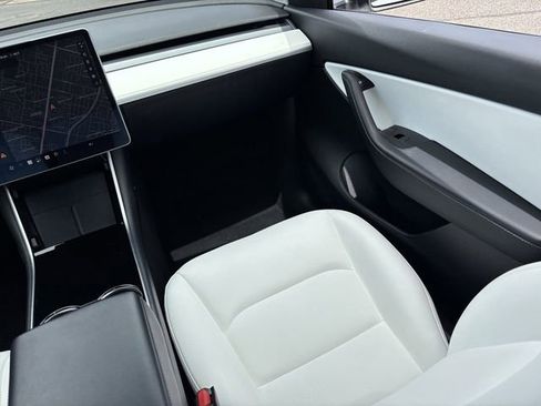 Used 2021 Tesla Model Y Long Range AWD/4WD image 16