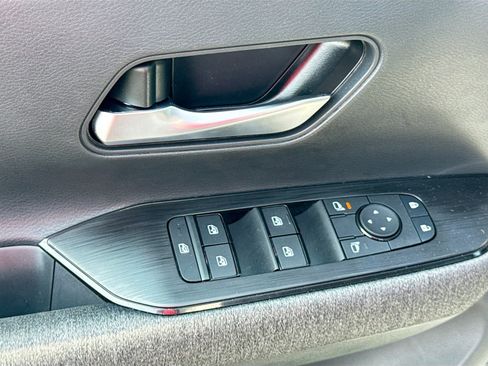 Used 2026 Nissan Kicks SV FWD image 17