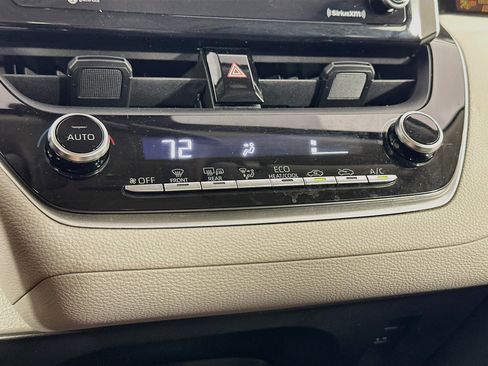 Used 2021 Toyota Corolla LE w/ LE Convenience Package FWD image 23