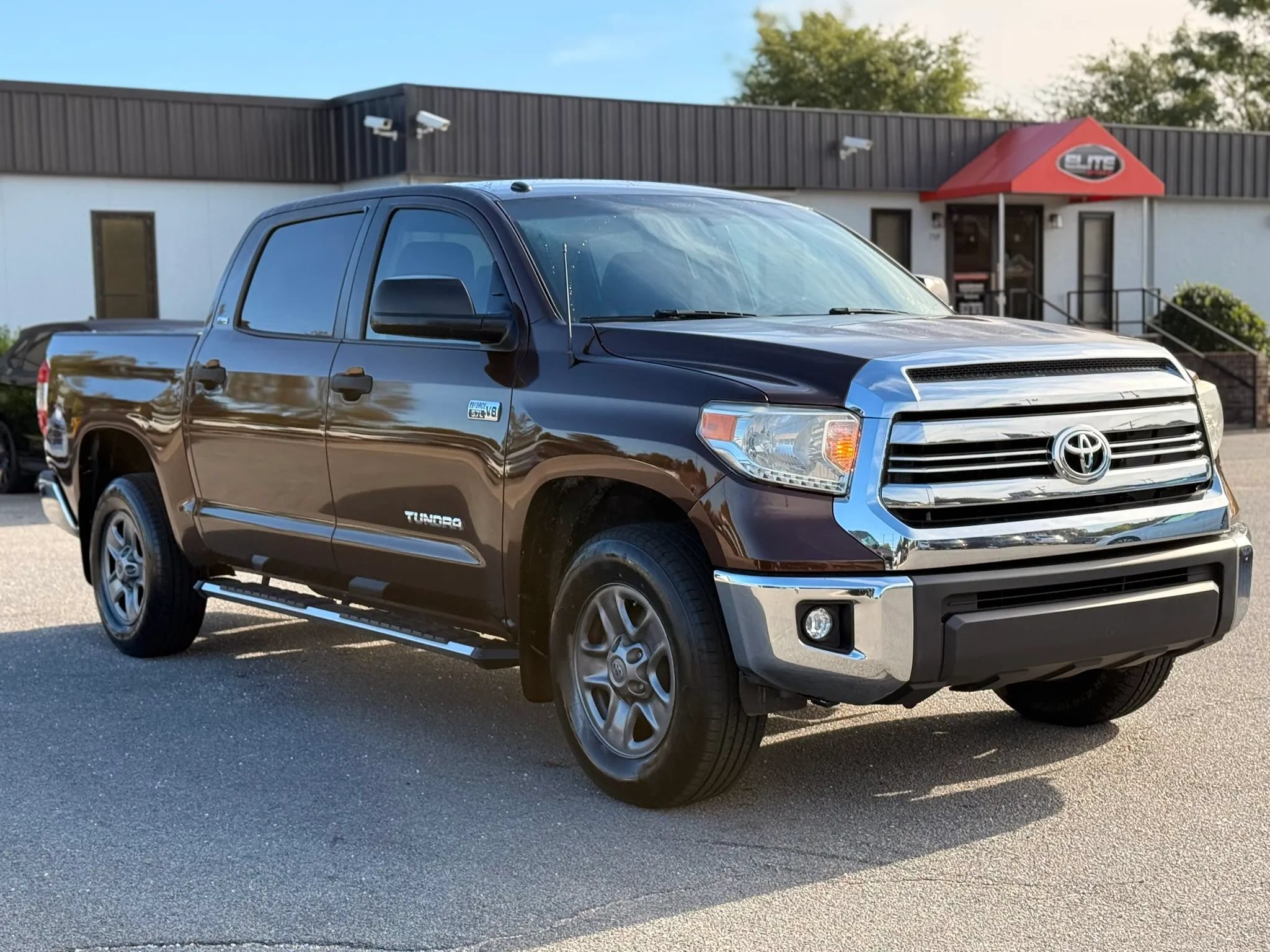 Used 2017 Toyota Tundra SR5 w/ SR5 Upgrade Package RWD image 3