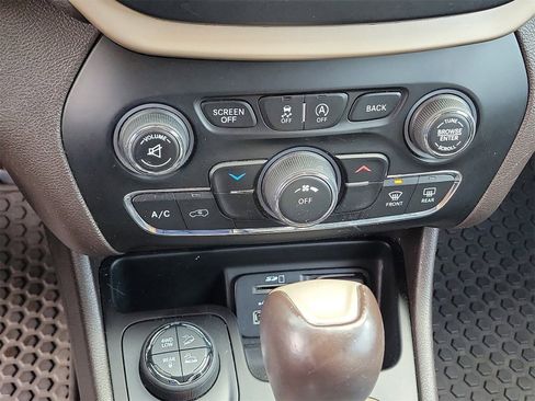 Used 2015 Jeep Cherokee Trailhawk w/ Trailer Tow Group image 28