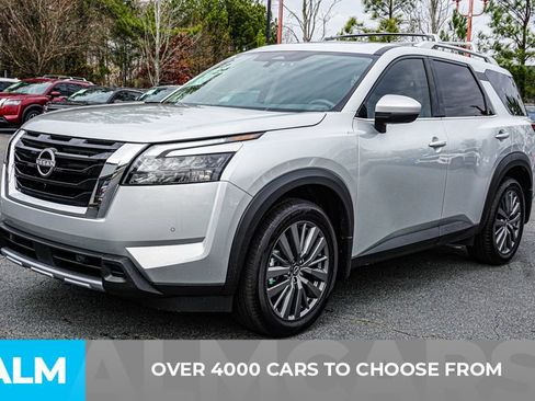 Used 2025 Nissan Pathfinder SL w/ SL Premium Package image 3