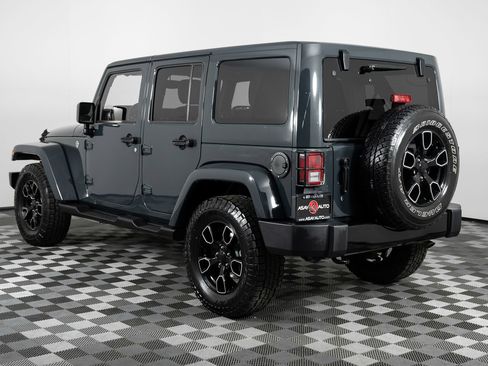 Used 2018 Jeep Wrangler Unlimited Sahara image 4