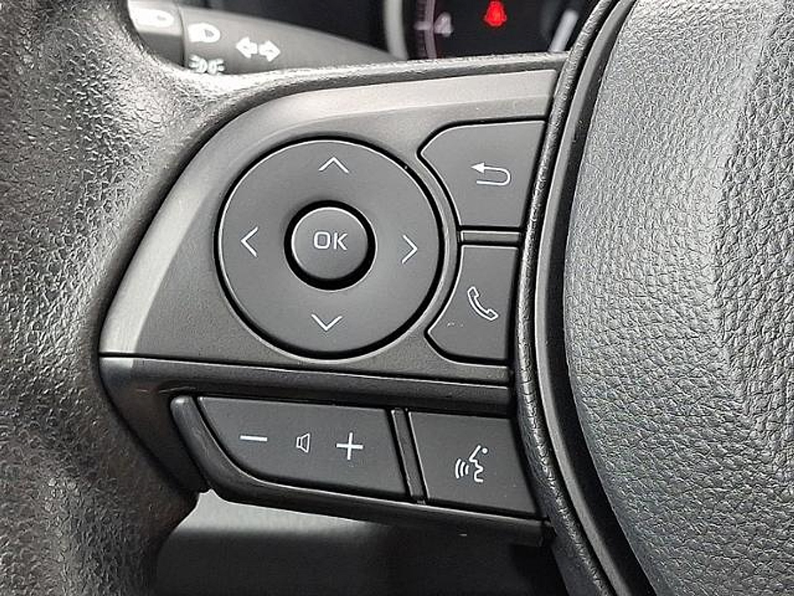 Used 2024 Toyota RAV4 XLE w/ Convenience Package FWD image 14