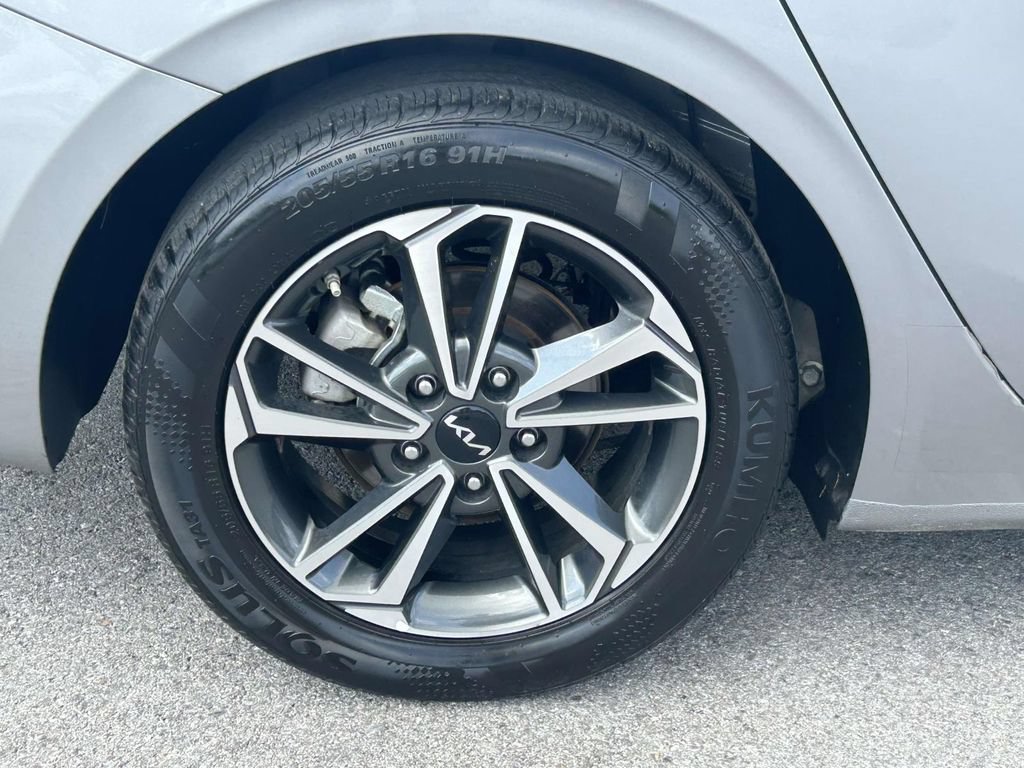 Used 2024 Kia Forte LXS FWD image 9