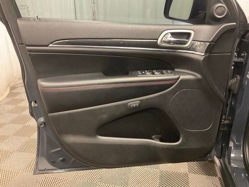 Used 2018 Jeep Grand Cherokee Trailhawk w/ Trailhawk Luxury Group AWD/4WD image 15