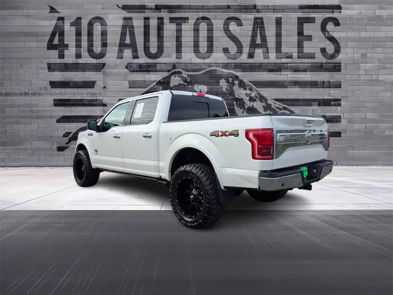 Used 2015 Ford F150 King Ranch w/ Equipment Group 601A Luxury AWD/4WD image 8
