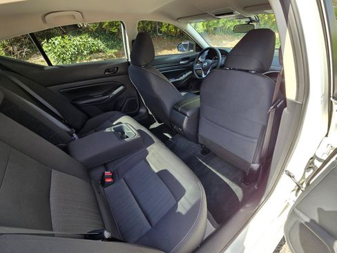 Used 2024 Nissan Altima 2.5 SV AWD/4WD image 15