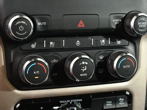 Used 2021 RAM 1500 Laramie AWD/4WD image 30