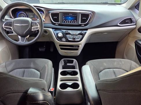 Used 2020 Chrysler Voyager LX FWD image 13