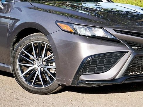 Used 2023 Toyota Camry SE image 4