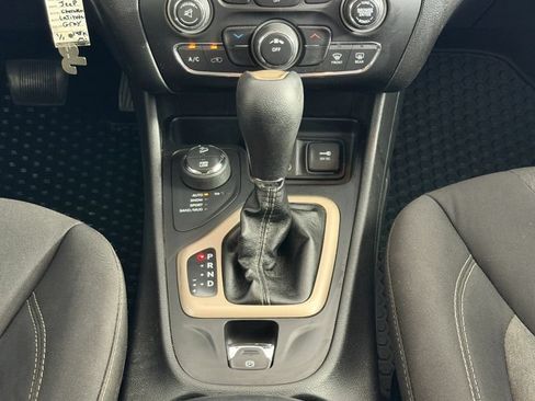 Used 2014 Jeep Cherokee Latitude w/ Cold Weather Group AWD/4WD image 16
