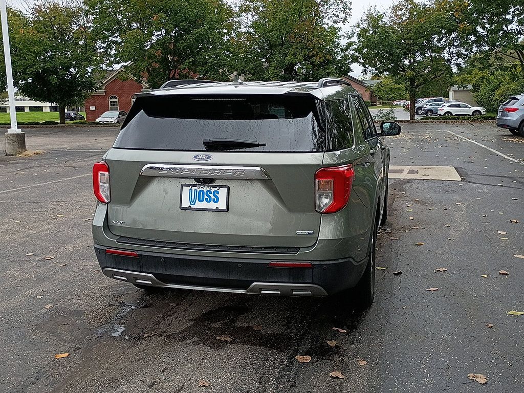 Used 2020 Ford Explorer XLT w/ Equipment Group 202A AWD/4WD image 3