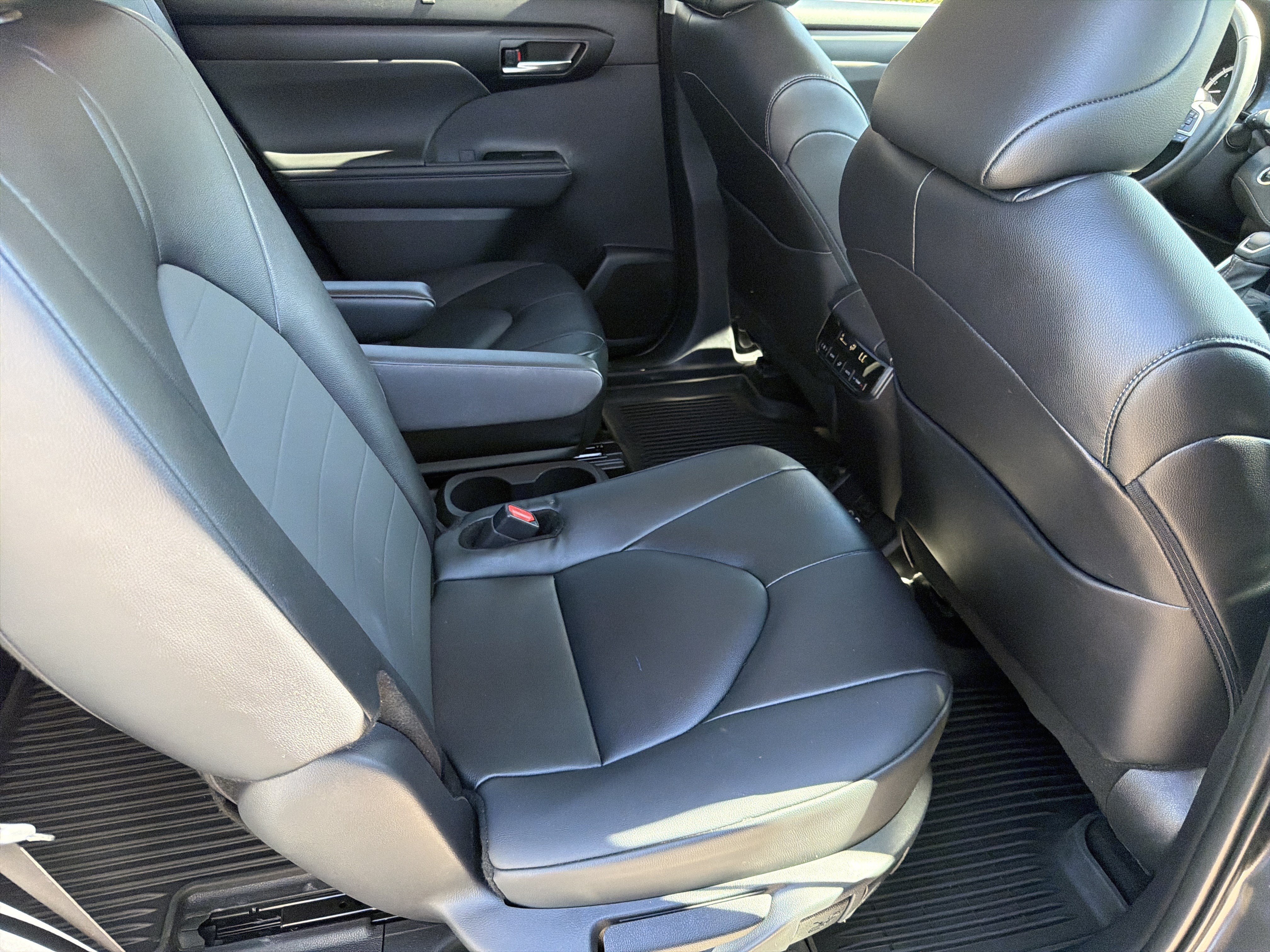 Certified 2025 Toyota Highlander XLE FWD image 25