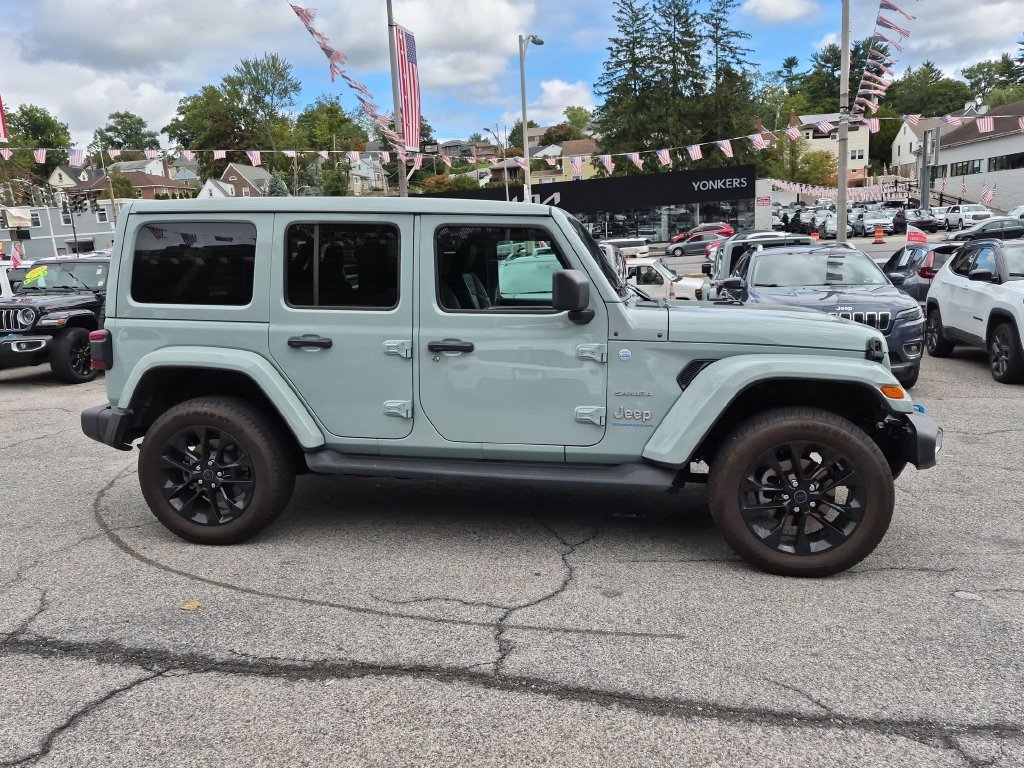 Used 2024 Jeep Wrangler Unlimited Sahara w/ Technology Group AWD/4WD image 4