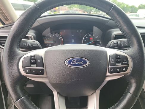 Used 2023 Ford Explorer XLT w/ Equipment Group 202A image 9