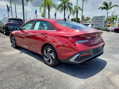Used 2025 Hyundai Elantra SEL FWD image 5