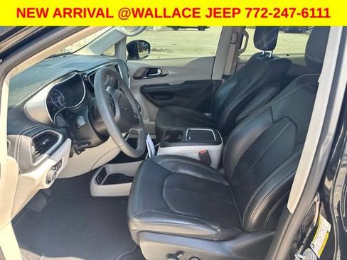 Certified 2022 Chrysler Pacifica Touring-L w/ Uconnect Theater Family Group AWD/4WD image 8