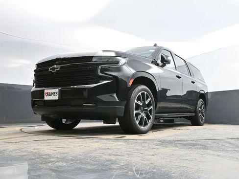 Used 2023 Chevrolet Suburban RST w/ Luxury Package image 38