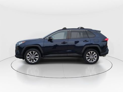Used 2021 Toyota RAV4 XLE Premium FWD image 5