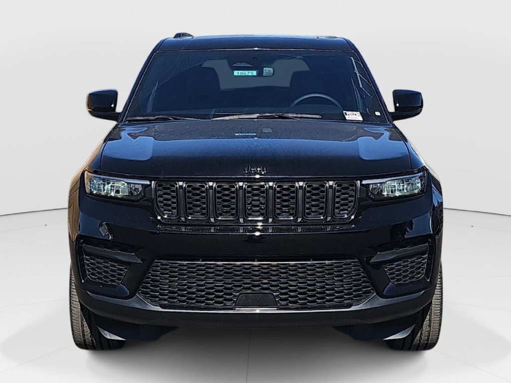 Used 2024 Jeep Grand Cherokee Altitude AWD/4WD image 8
