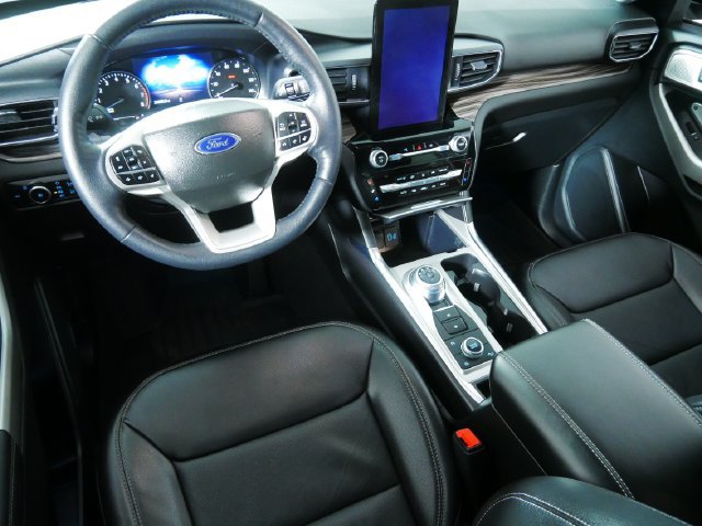 Used 2023 Ford Explorer Limited w/ Limited Technology Package AWD/4WD image 4