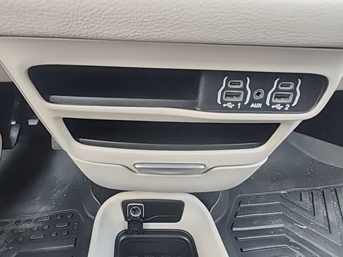 Used 2023 Chrysler Pacifica Touring-L FWD image 13