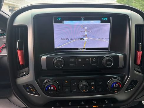 Used 2018 GMC Sierra 1500 SLT w/ SLT Preferred Package AWD/4WD image 22