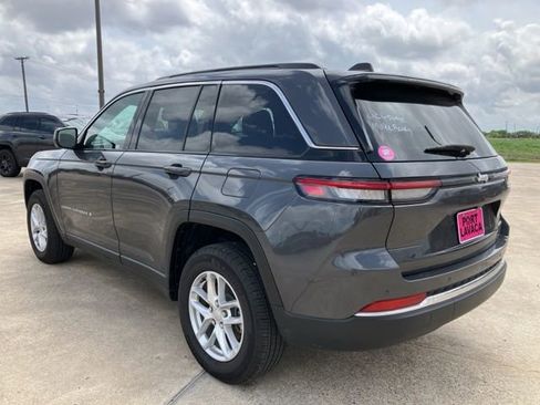 Used 2025 Jeep Grand Cherokee Laredo X RWD image 5