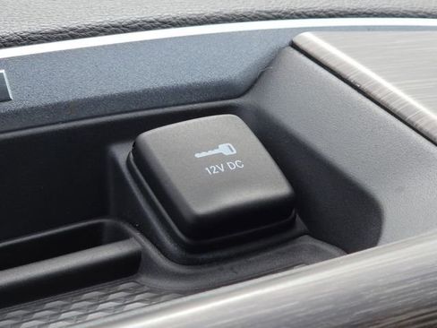 Used 2019 RAM 1500 Laramie AWD/4WD image 14
