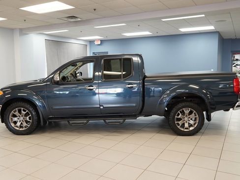Used 2016 Nissan Frontier SL image 2