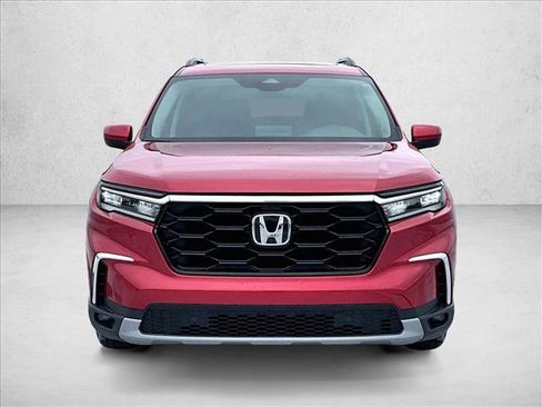 Used 2023 Honda Pilot Touring image 3